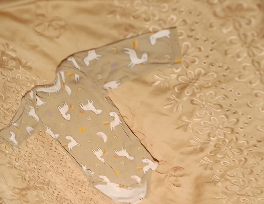 Продаются пакет детских вещей.