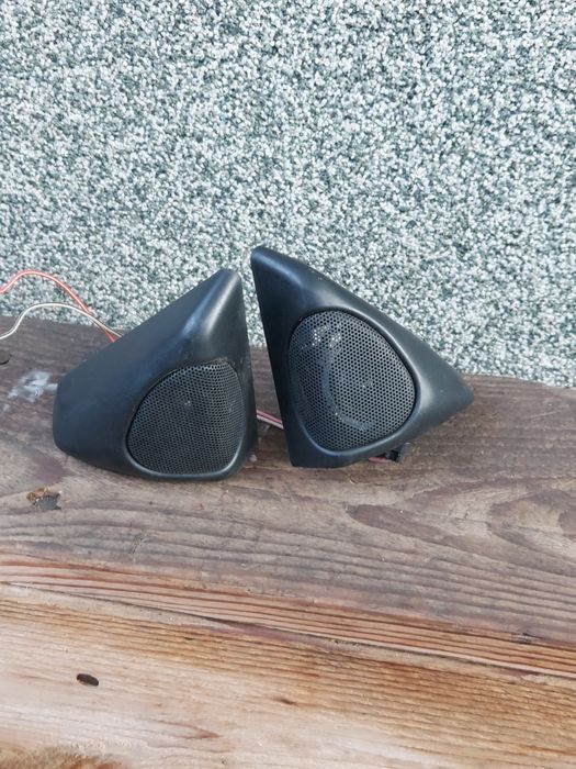 Заглушки двери Subaru Outback 2002 год .