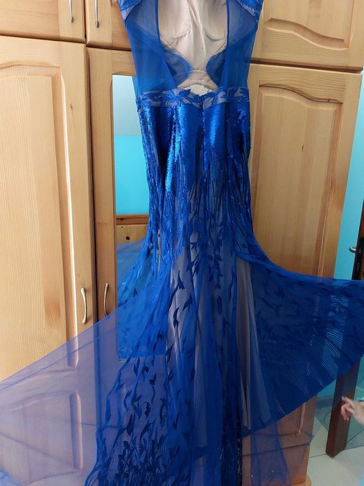 Абитуриентска рокля