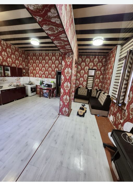 Hovli sotiladi srochno