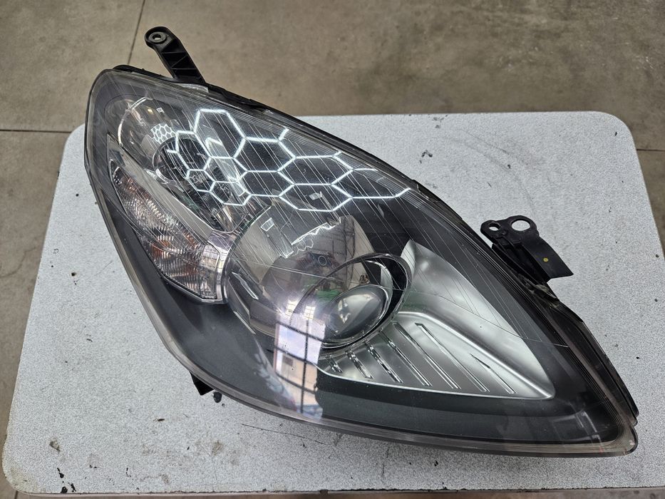 Десен фар Opel Zafira B BiXenon завиване