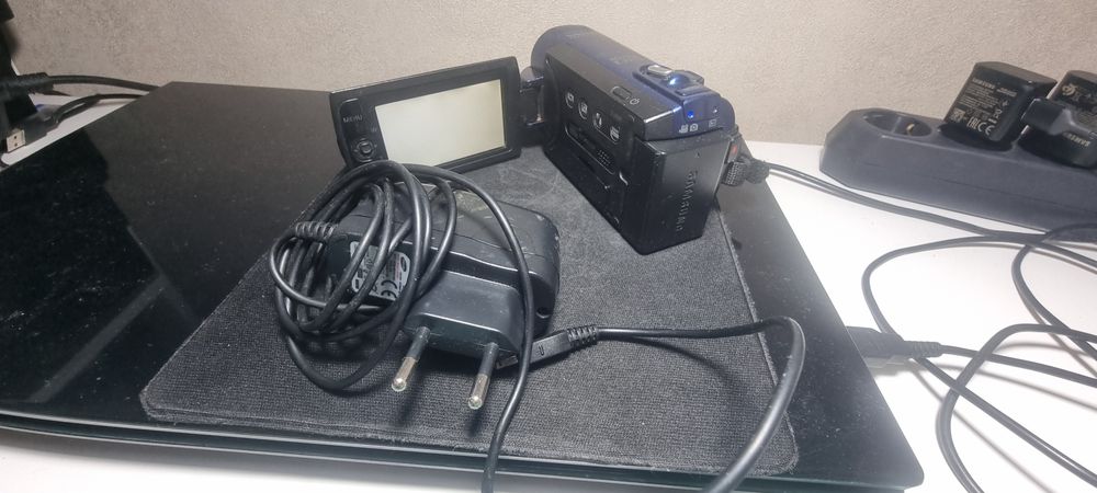 Продам цифровую видеокамеру Саммсунг