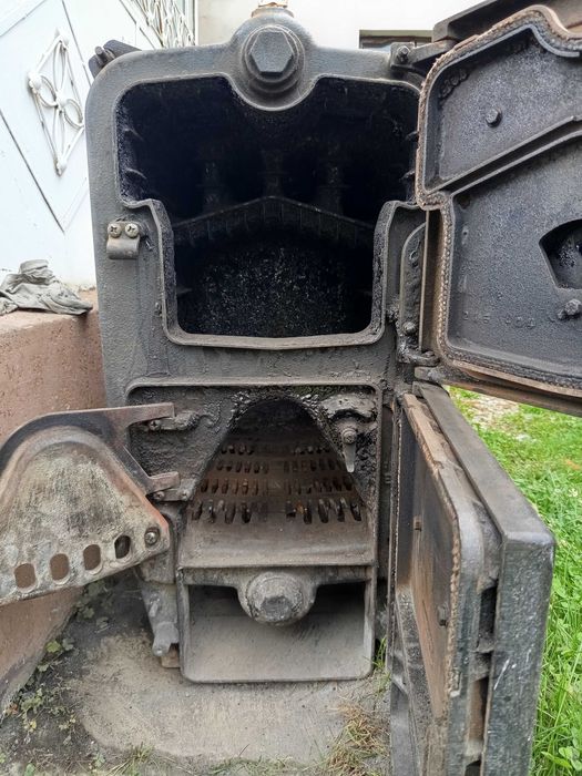 Vând Centrală Termică din Fontă VIADRUS Hercules (4 Elemenți - 20 kW) – Stare PerfectăDescriere GeneralăVând cazan din fontă pe combustibil solid