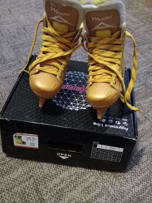 Коньки хоккейные