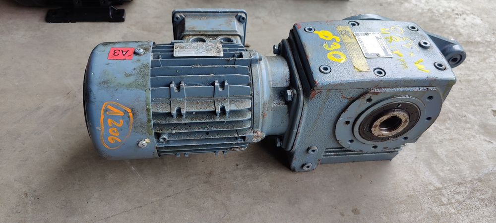 Motor electric trifazat cu reductor, 0.55kW, 48rpm, 380V