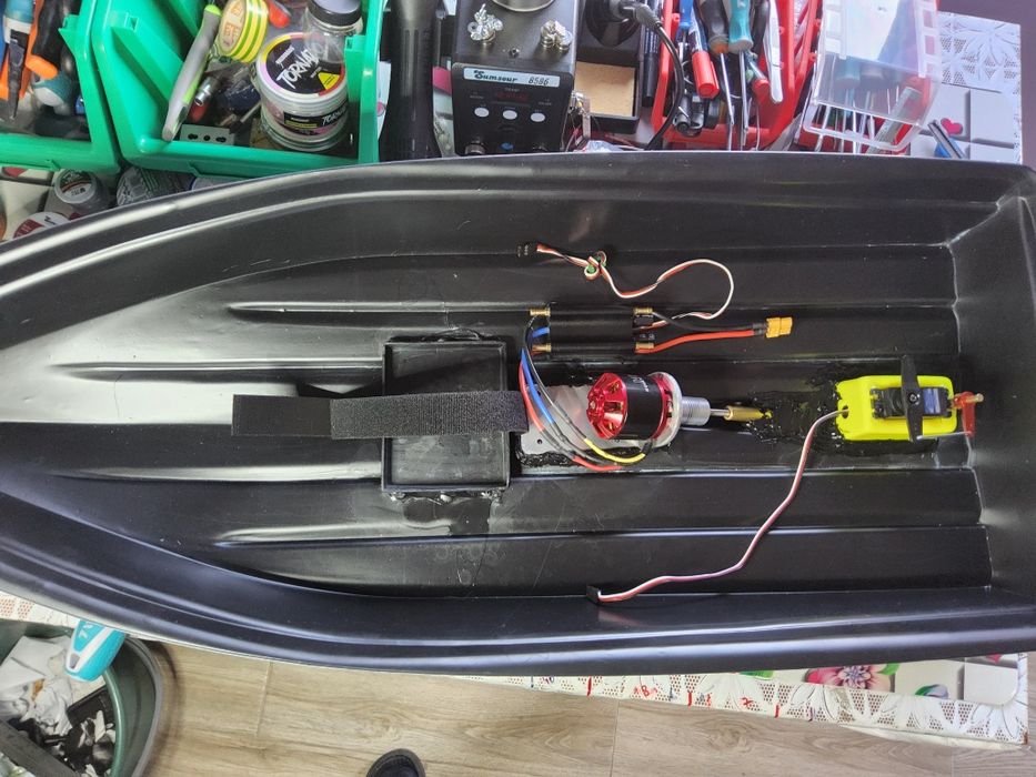 NAVOMODEL DE VITEZA / Barcuta de pescuit, 4s, motor brushless