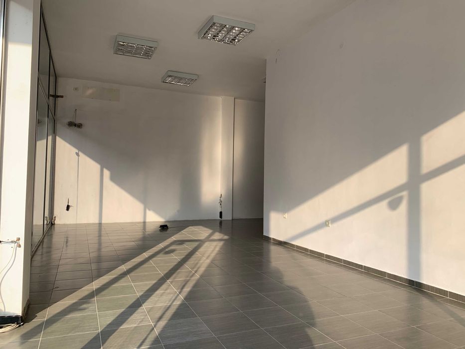 Дава се под наем Магазин в Пловдив, Христо Смирненски - 48 кв.м за 382.5 € - Снимка #1