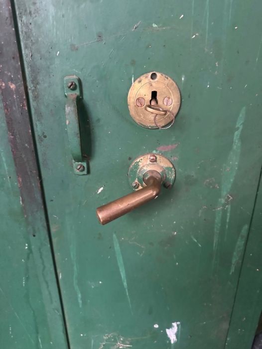 Метален шкаф/сейф