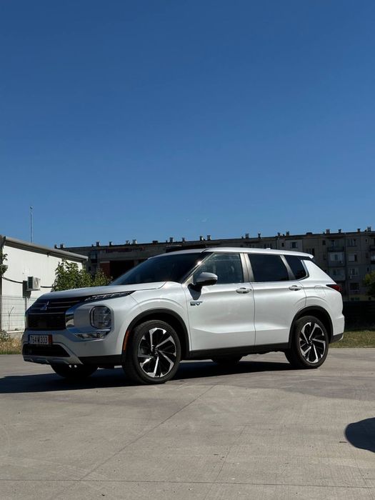 Mitshubishi Outlander PHEV 2024