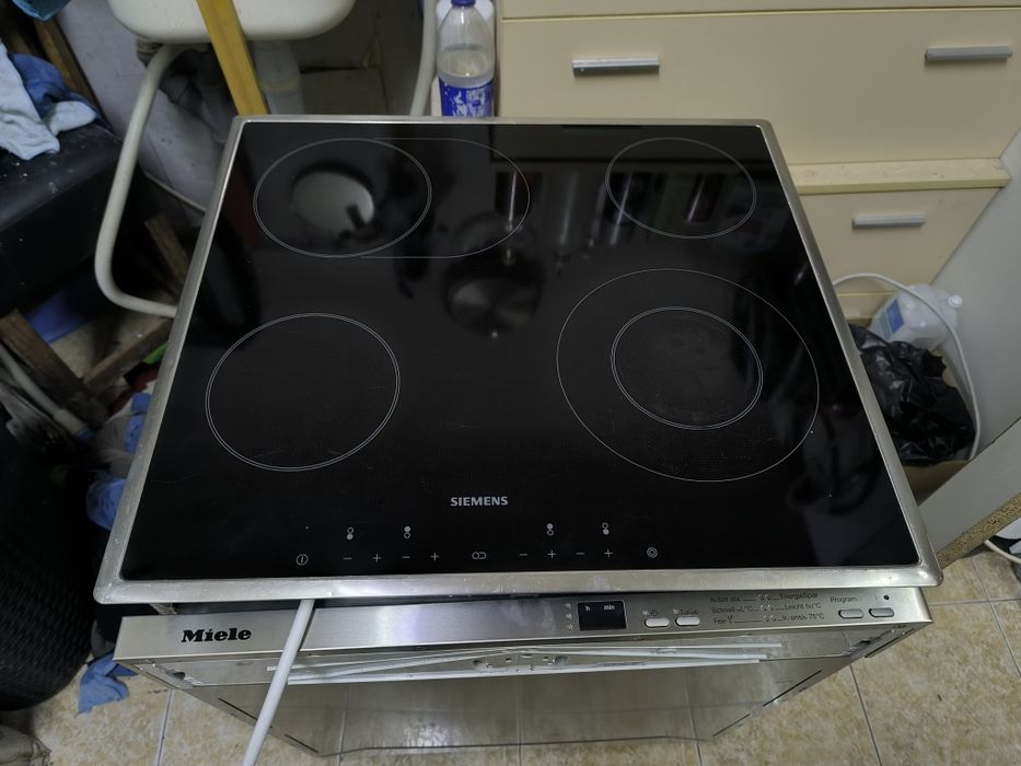 Фурна с керамичен плот Siemens ET 735501