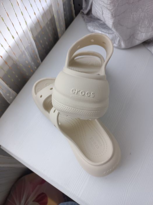 Продам crocs  шлепки новые