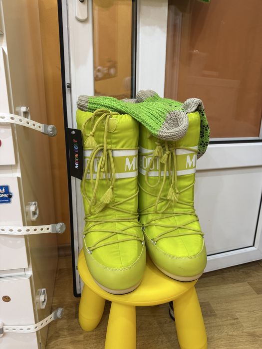 Moon boot 35/38 + pulover oversize + sosete