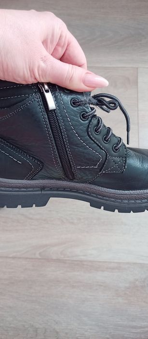 Продам ботинки на мальчика р-р37