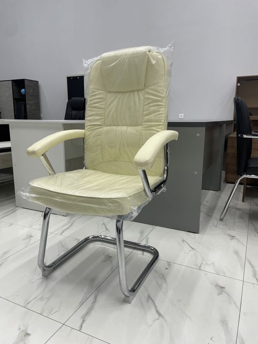 Офисный кресло стул leo visitor на полозьях