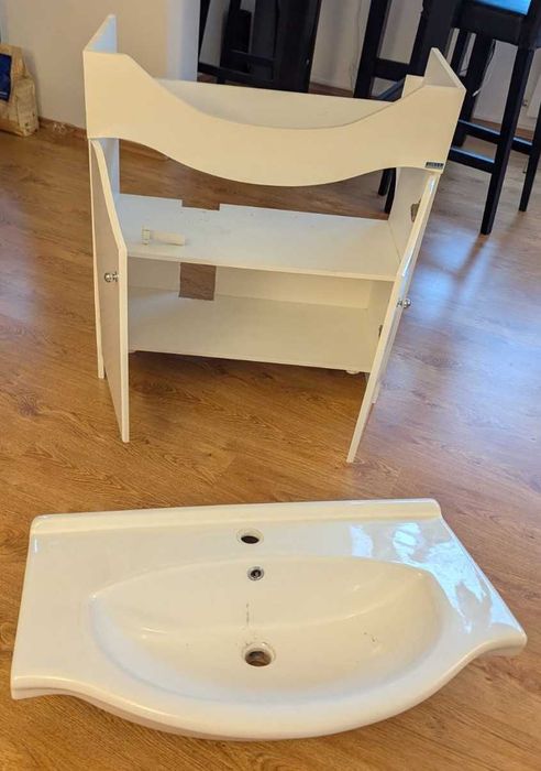 Шкаф за баня от PVC с умивалник
