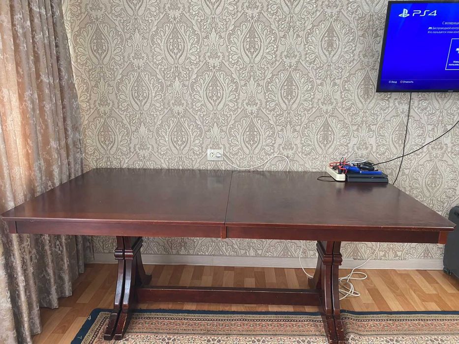 очень прочный раздвижной деревянный стол