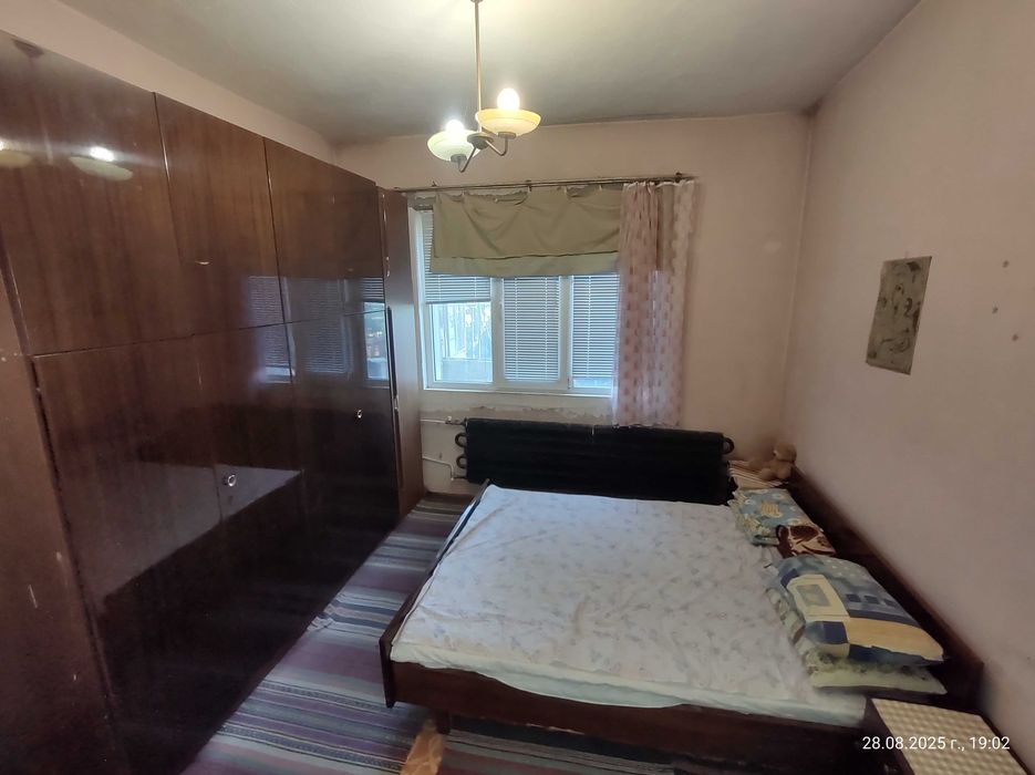 Продавам етаж от къща в Първомай