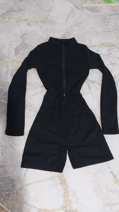 черный комбинезон