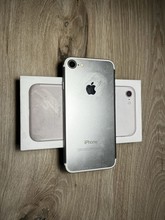iPhone 7 Silver 128GB — в хорошом состояние