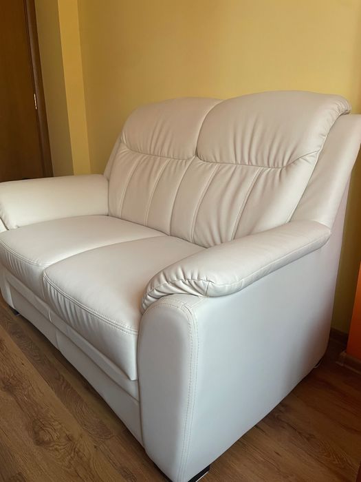 Двуместен кожен диван (AIKO)