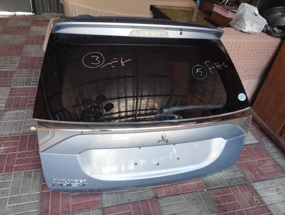 Задняя дверь багажника аутлендер