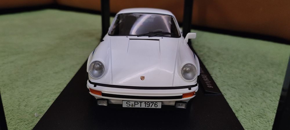Модел 1:18 Porsche 911 (930)turbo