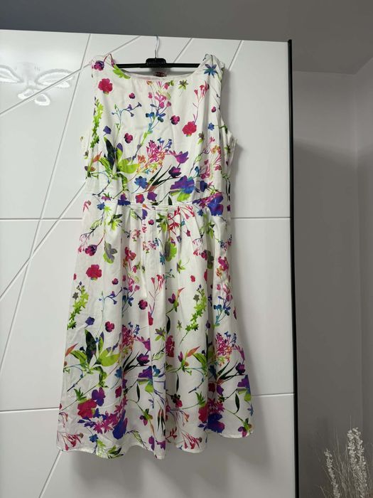 Vand rochii marime 44