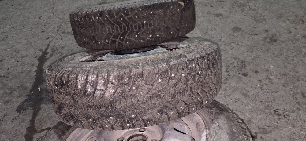 Продаю б/у резину с дисками