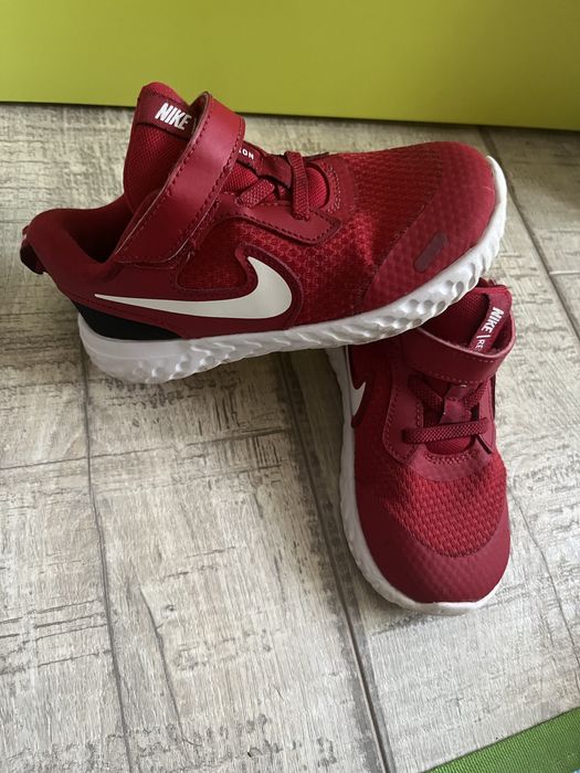 Adidasi Nike