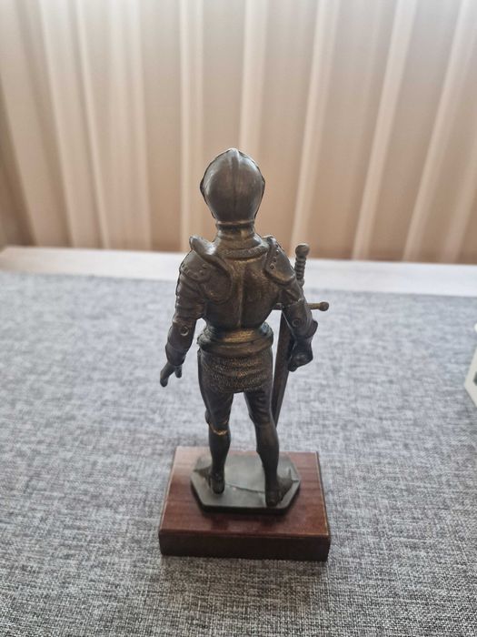 Статуетка на рицар