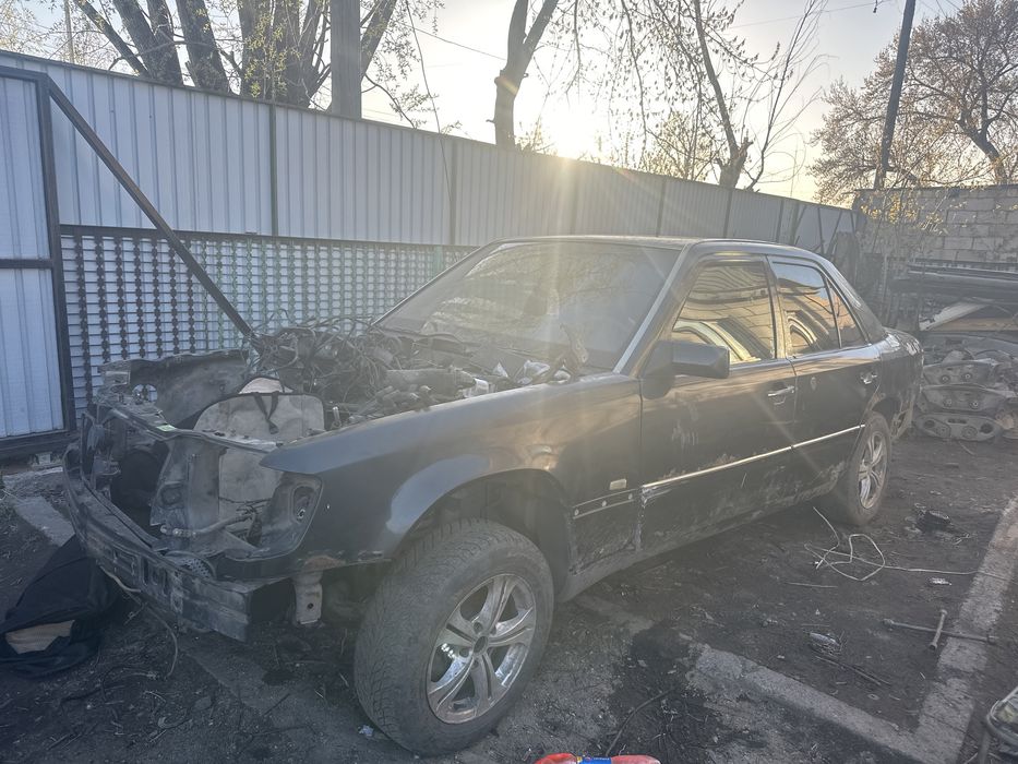 Запчасти на мерседес 124, с220