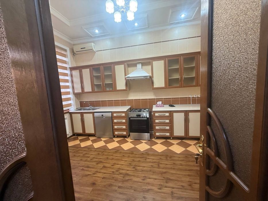 Метро Горького Бассейн