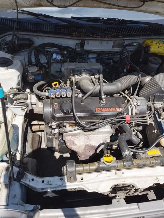Toyota Corolla ee90 Xli 1.3i 75коня 2E-E 1990г.
двигател - 1.3i 75коня