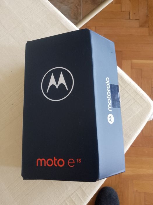 Телефон Моторола е13