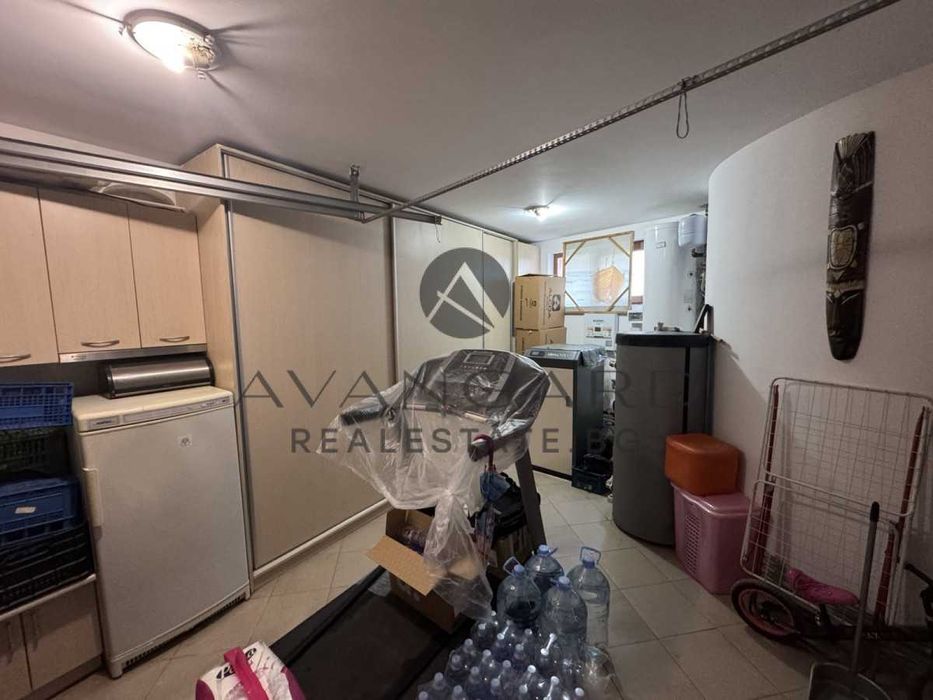 Продава се Къща в Пловдив, Остромила - 240 кв.м за 1041 €/кв.м - Снимка #22