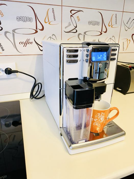Espressor Philips EP5361/10 Series 5000 - Ca NOU