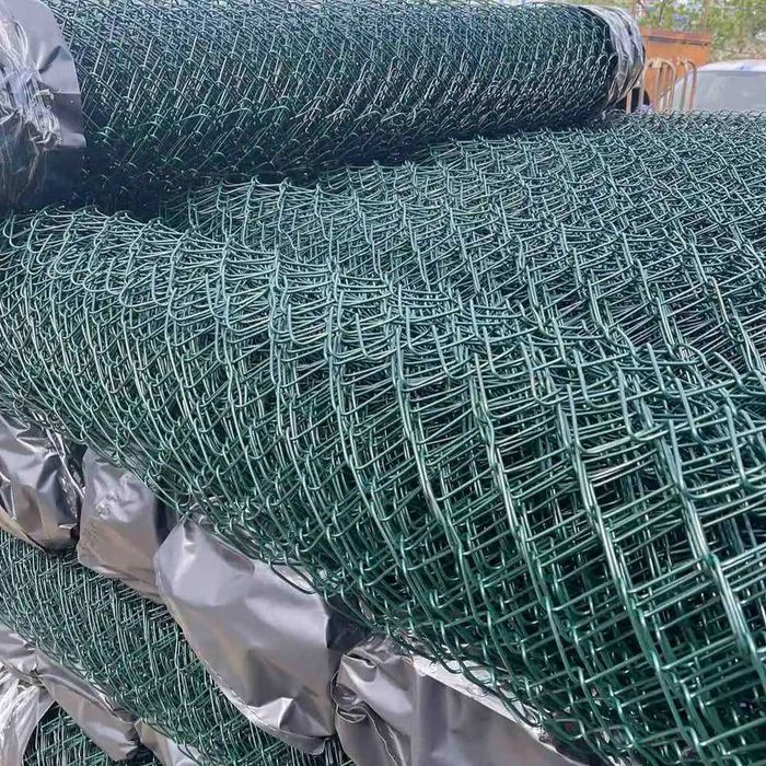 Поцинкована оградна мрежа, метални колове