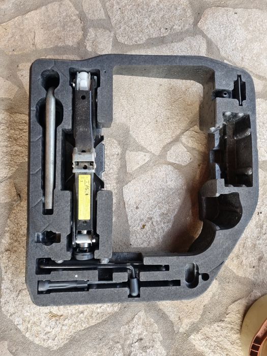 Крик с ключ за Audi A4 B8