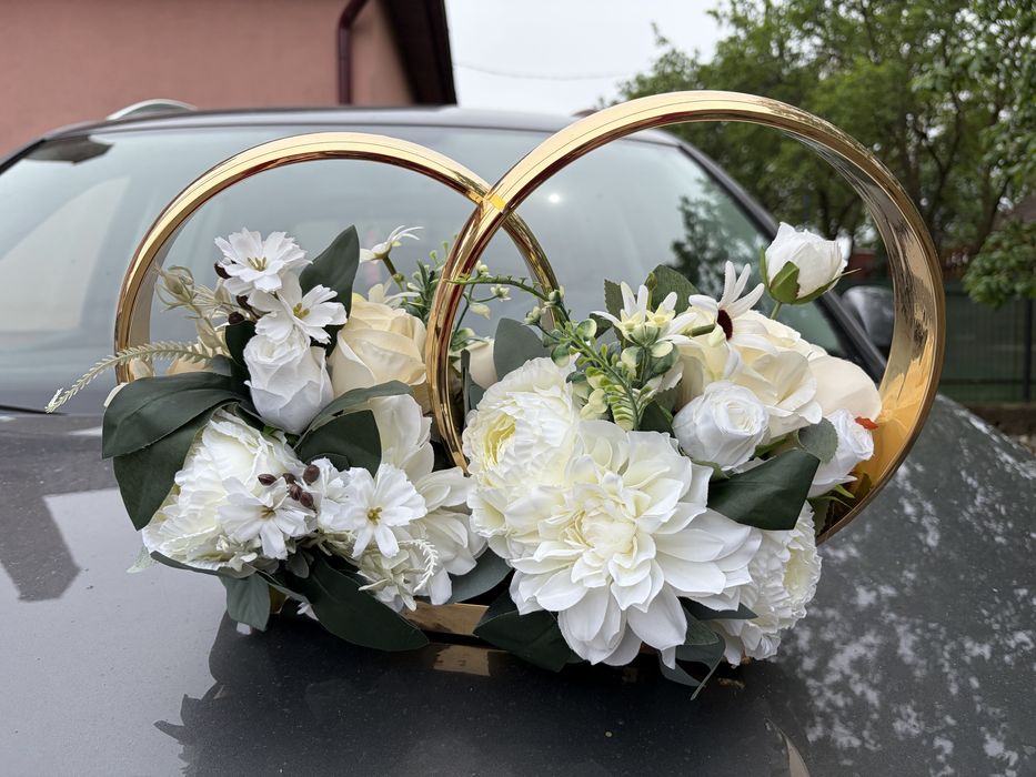 Decorațiune~mașina mirilor