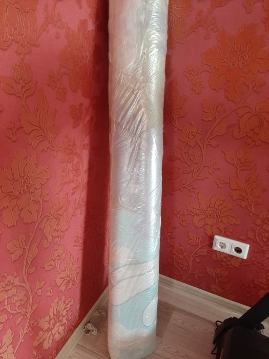 Ковер абсолютно новые 2шт.