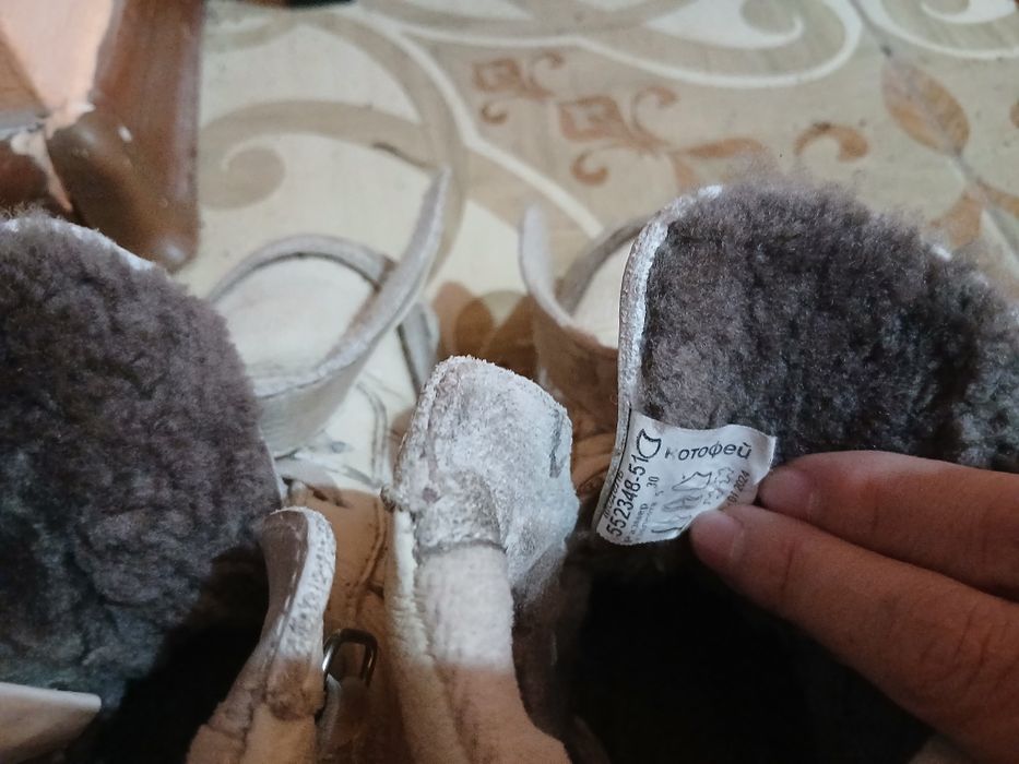 Продаётся сапоги 30 размер  6,7,8  лет девочка