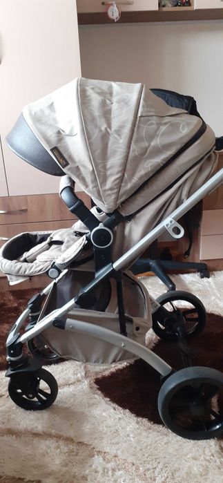 Детска количка подходяща за момче и за момиче.