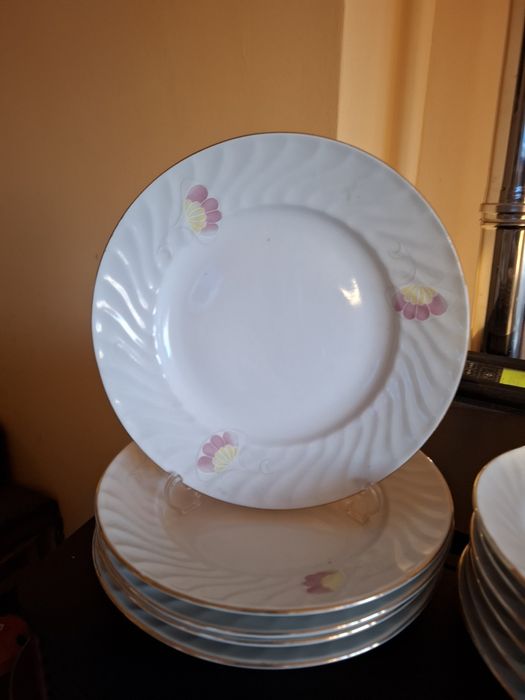 Чинии с флорален мотив