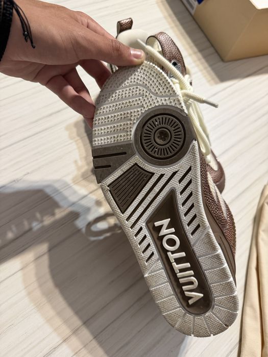 Vand adidasi louis vuitton