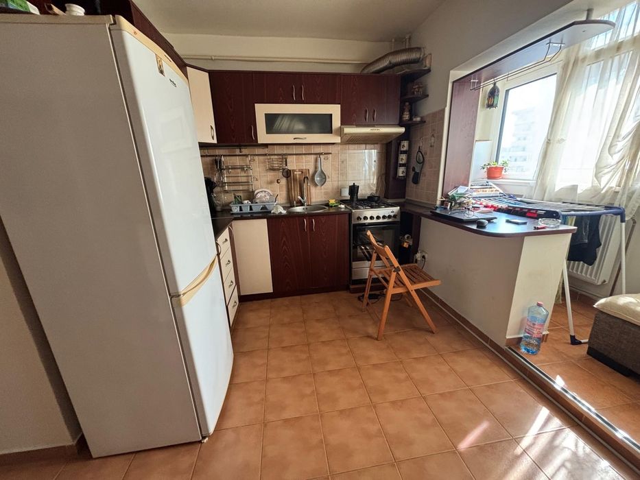 Inchiriez apartament o camera 44mp  Zimbru rond (floraria Mir)