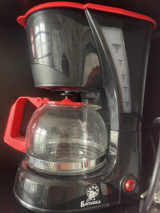 Кофеварка почти новая.