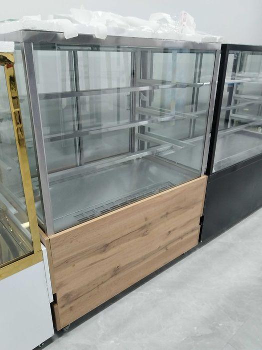 Кондитерская витрина