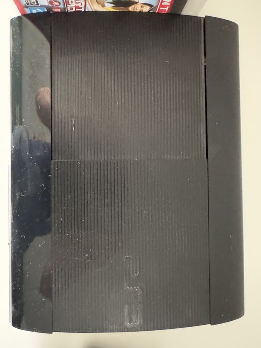 PS 3 slim + camera + 2 controllere + 2 joysticuri move + cateva jocuri