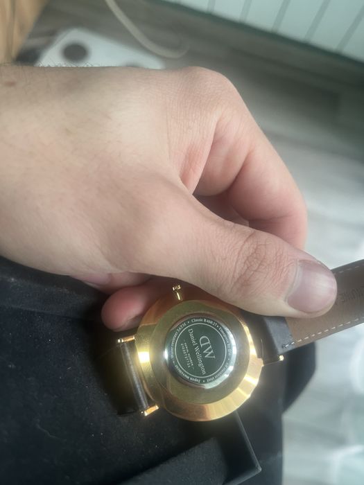 Часовник daniel wellington