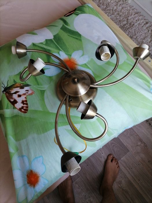 Продам люстру  6 рожков